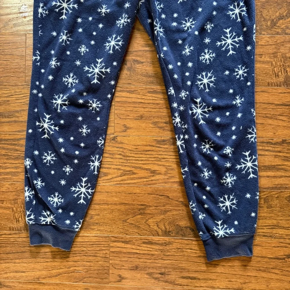 Old Navy Pajama Set in Navy with Snowflakes Size Medium - Picture 8 of 11